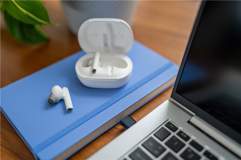 hp-poly-voyager-free-60-uc-kopfhoerer-weiss